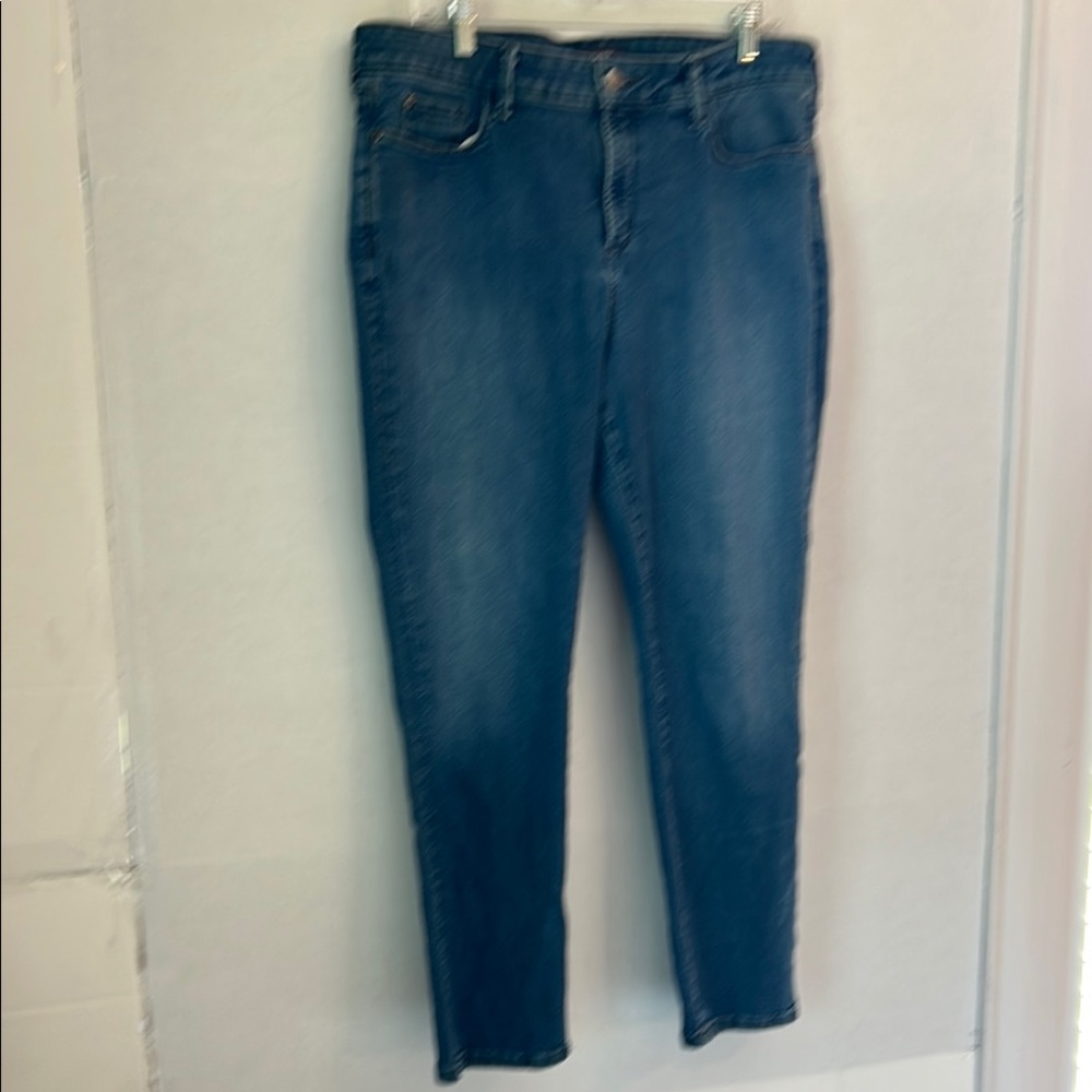 NYDJ “Alina” High Rise Convertible Ankle Length Denim Jeans. Size 16